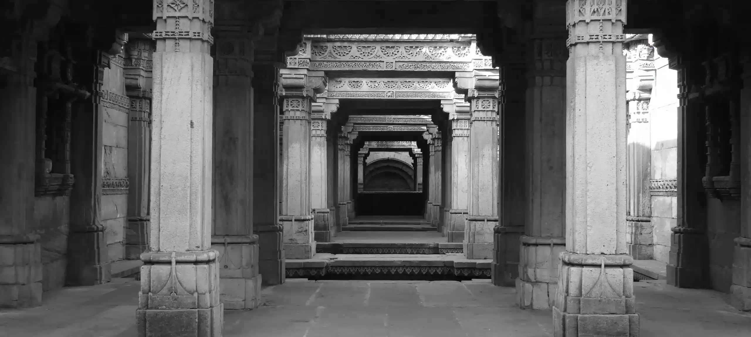 Bhakti vs Jnana: 2 Powerful Paths to Choose